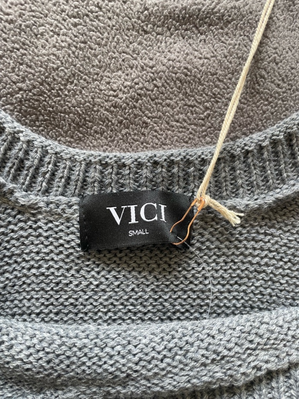 NWT VICI Gray Knit Sweater Tank Top Women’s Small Crop Sleeveless Ribbed - Picture 9 of 10